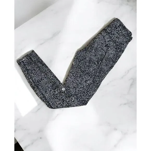 Lululemon Size 4 Fast & Free - Picture 3 of 5